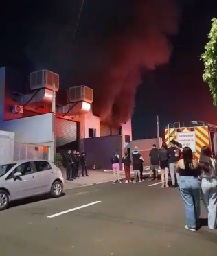 Incêndio atinge loja de móveis planejados em Hortolândia