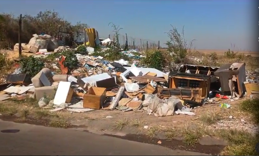 Lixão a céu aberto causa reclamação de moradores no bairro Balbo, em Santa Bárbara D'Oeste Lixão a céu aberto causa reclamação de moradores no bairro Balbo, em Santa Bárbara D'Oeste