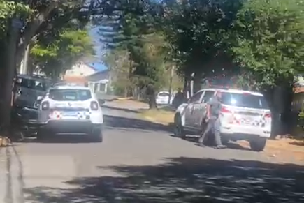 Criminosos se passam por jardineiros e fazem idosa de refém durante assalto em Campinas