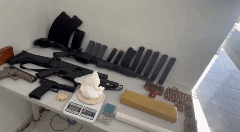 Homem é preso com arsenal de armas e drogas em Rio Claro durante operação policial