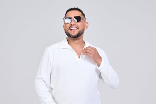 Cantor Edshow, sucesso no litoral, é preso por agressões à ex-mulher