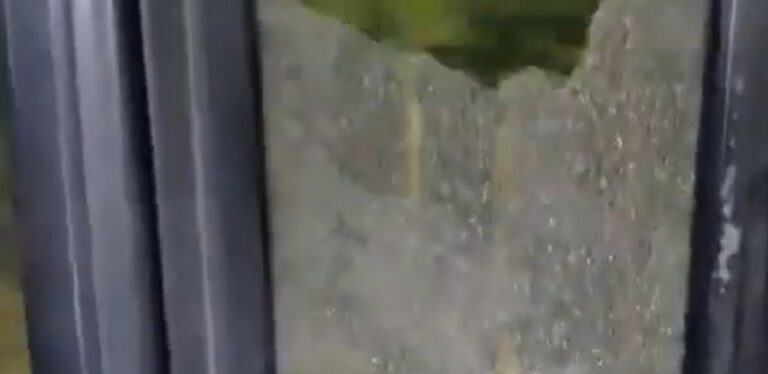 Em mais um caso de vandalismo no litoral, ônibus é apedrejado na cidade de Guarujá