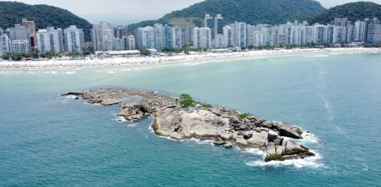 Turista segue desaparecido após tentar dar volta na Ilha Pompeba em Guarujá