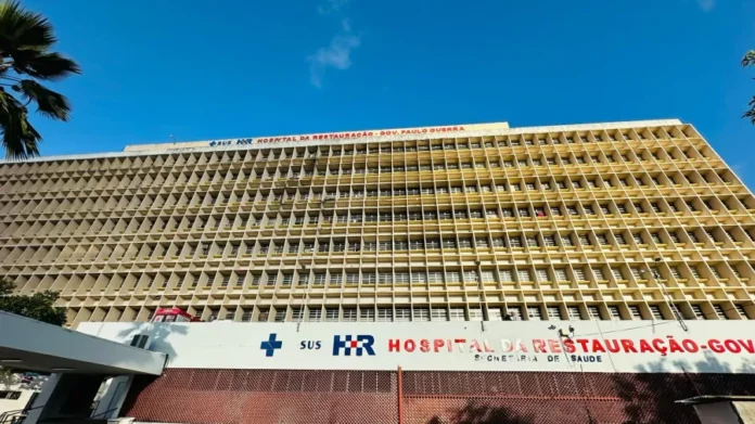 A menina está internada na UTI do Hospital da Restauraçao | Divulgação