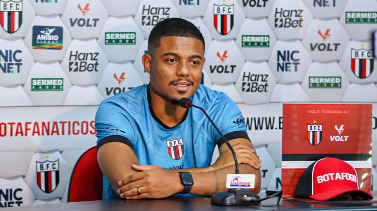 Botafogo renova com o zagueiro Ericson até dezembro de 2026