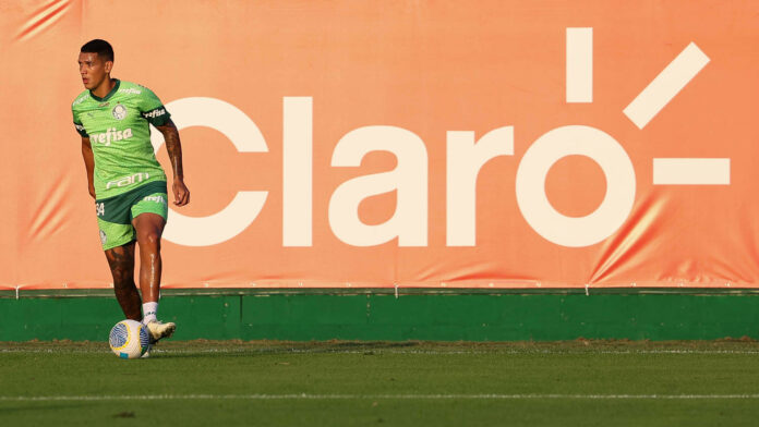 O jogador Naves, durante treinamento na Academia de Futebol | Foto: Cesar Greco/Palmeiras by Canon O jogador Naves, durante treinamento na Academia de Futebol | Foto: Cesar Greco/Palmeiras by Canon