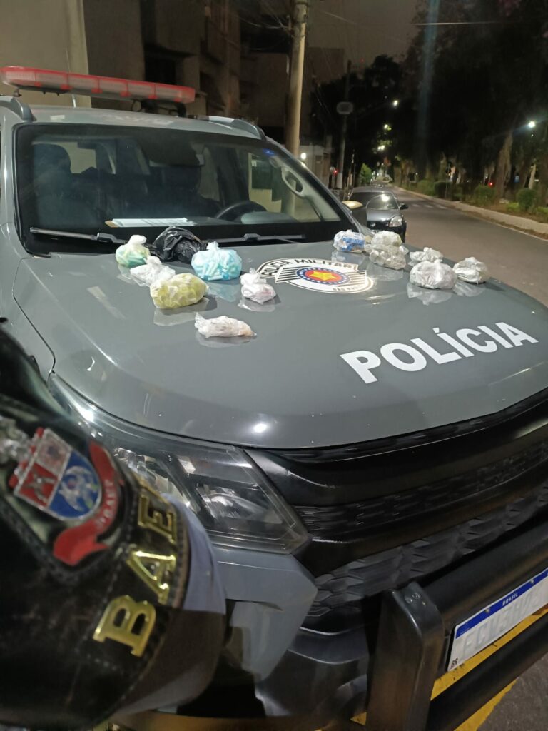 BAEP prende homem e apreende adolescente por tráfico de drogas em Taubaté