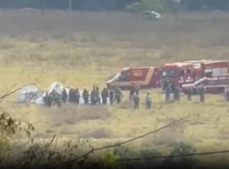 Avião de pequeno porte cai em São José do Rio Preto e deixa dois mortos