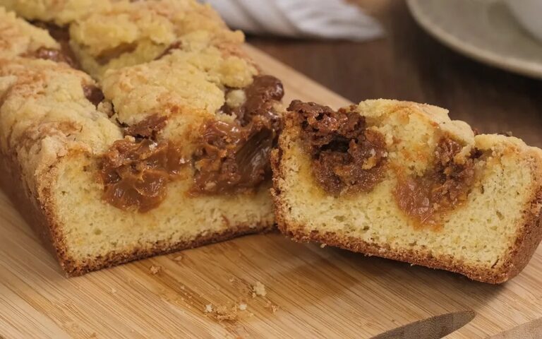 🍰 Aprenda a preparar uma cuca rápida com doce de leite