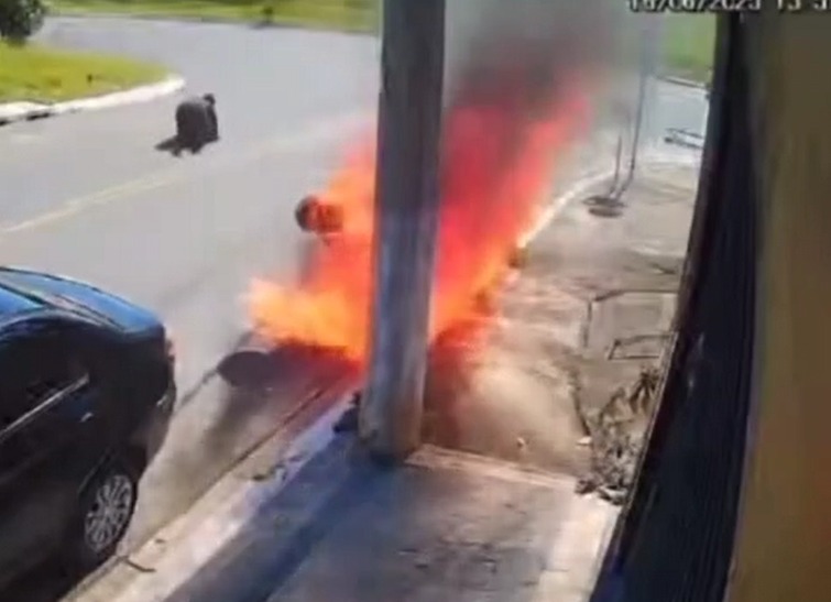 Professora é identificada como autora de incêndio criminoso vestida de 'Pânico', em Caçapava