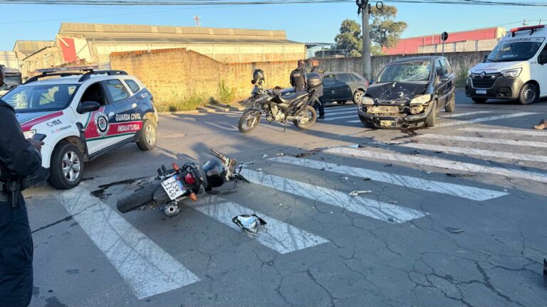 Motociclista "voa" por cima de carro em cruzamento de Indaiatuba