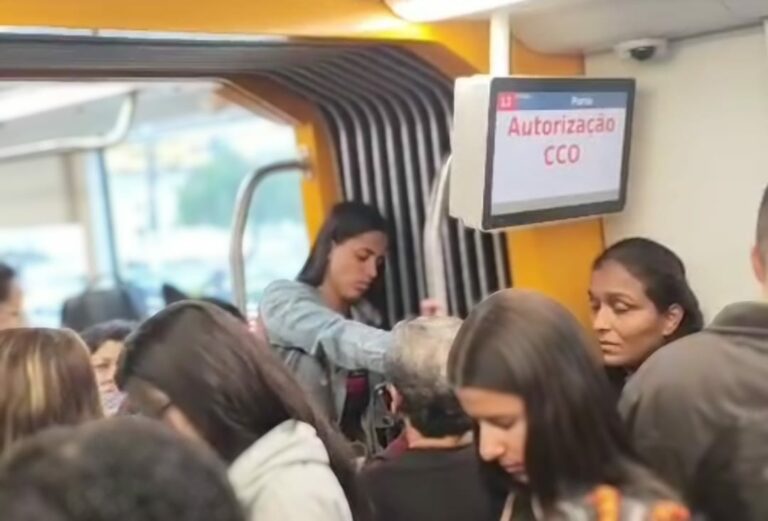 Freada brusca em VLT deixa passageiros feridos