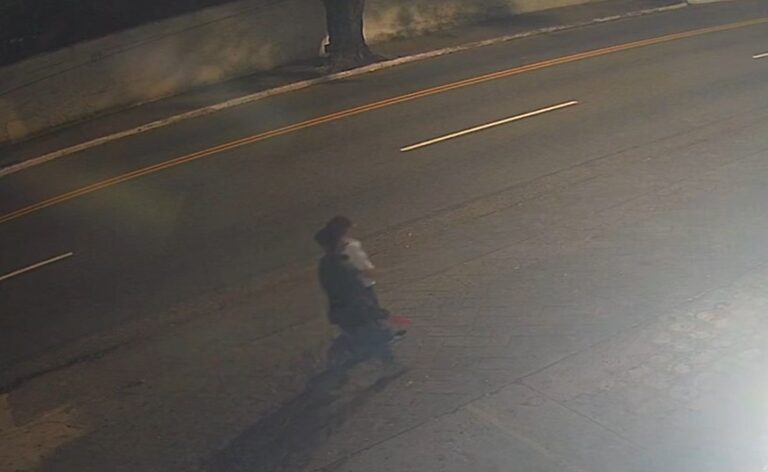 Câmeras flagram jovem de Jacareí caminhando com o ex na véspera de ser morta; VEJA