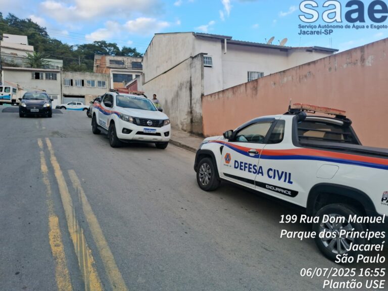 Duas casas são interditadas após rompimento de ramal de esgoto em Jacareí