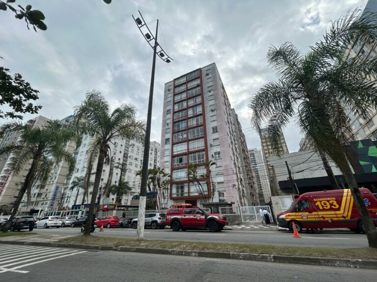 Incêndio atinge apartamento na Ponta da Praia, em Santos; VÍDEO