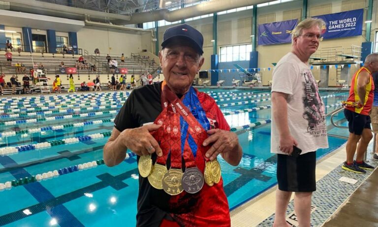 Aos 87 anos, bombeiro aposentado leva cinco ouros nos ‘Jogos Olímpicos’ das polícias
