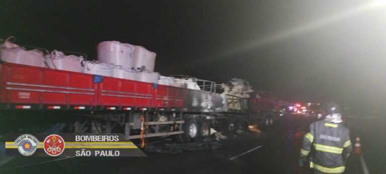 Incêndio atinge caminhão com 60 toneladas de açúcar na Carvalho Pinto, em Jacareí