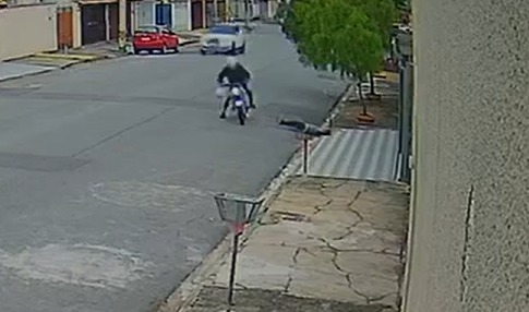 VÍDEO: Polícia prende suspeito que roubou e derrubou idosa de 82 anos em Taubaté