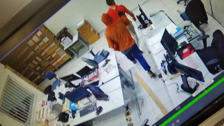 Na região, criminosos invadem agência bancária pelo telhado e levam R$ 1 milhão