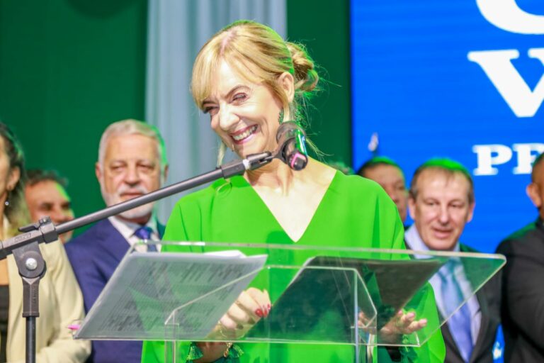 Cristina Wiazowski, prefeita eleita em Mongaguá, toma posse do cargo