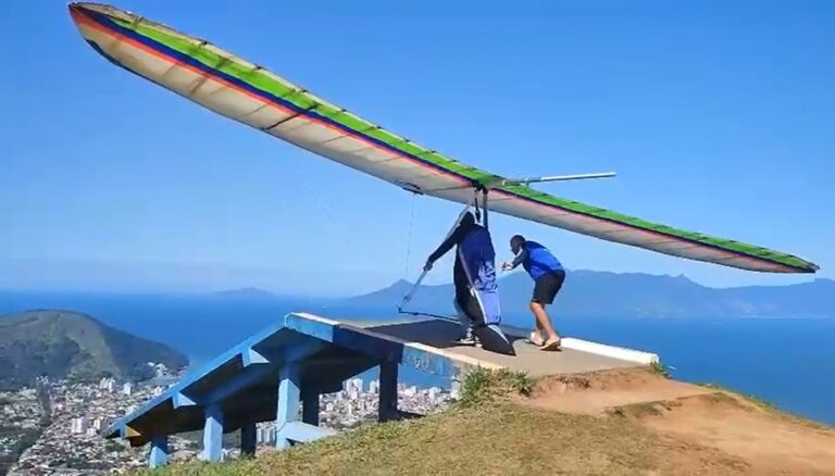 VÍDEO mostra momento em que piloto que caiu e morreu após pular de asa-delta salta do Morro Santo Antônio, em Caraguatatuba