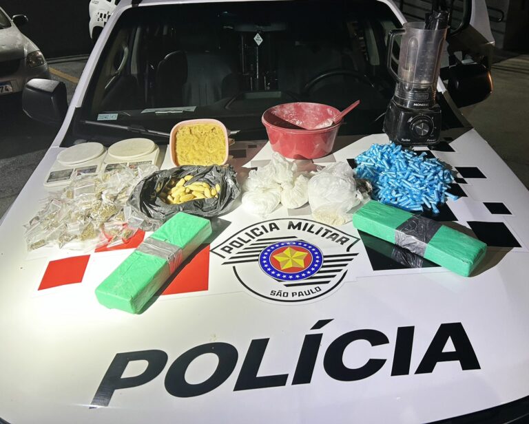 Três bolivianos são presos por tráfico internacional de drogas em São José