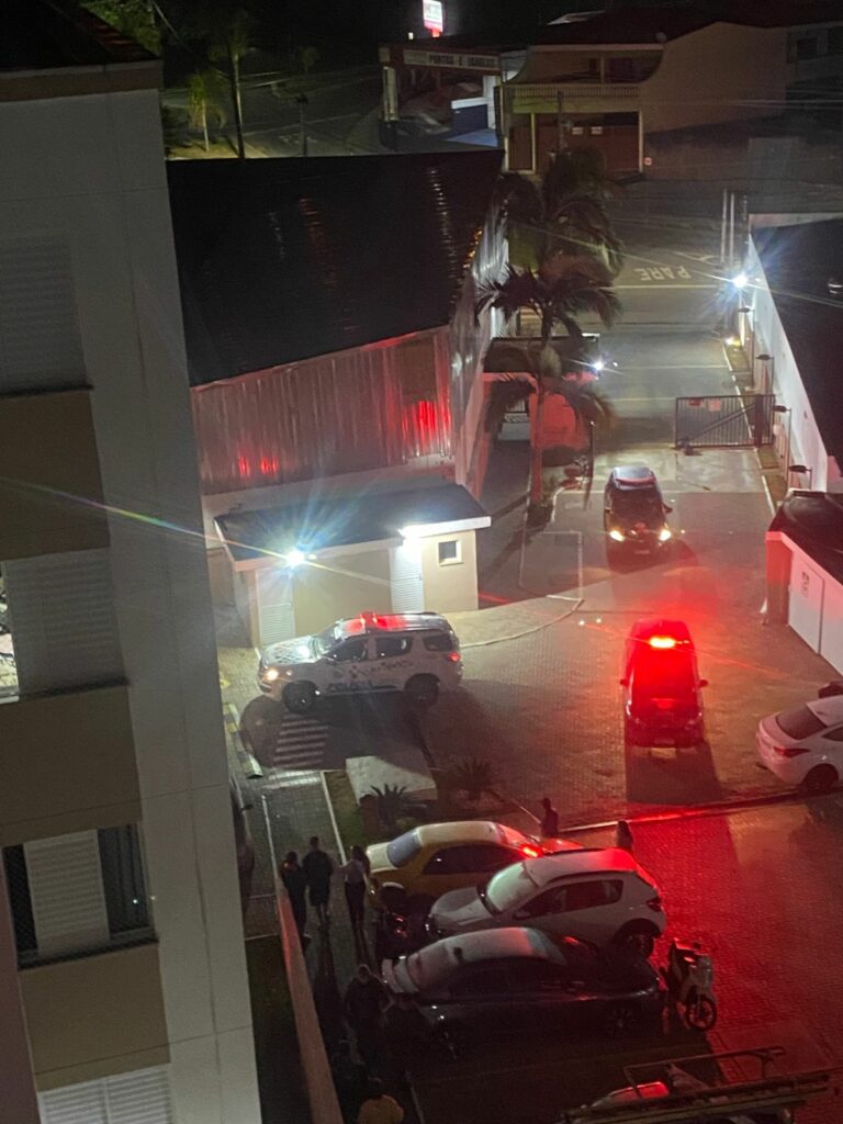 Mulher é esfaqueada dentro de casa e PM de folga mata agressor em Várzea Paulista