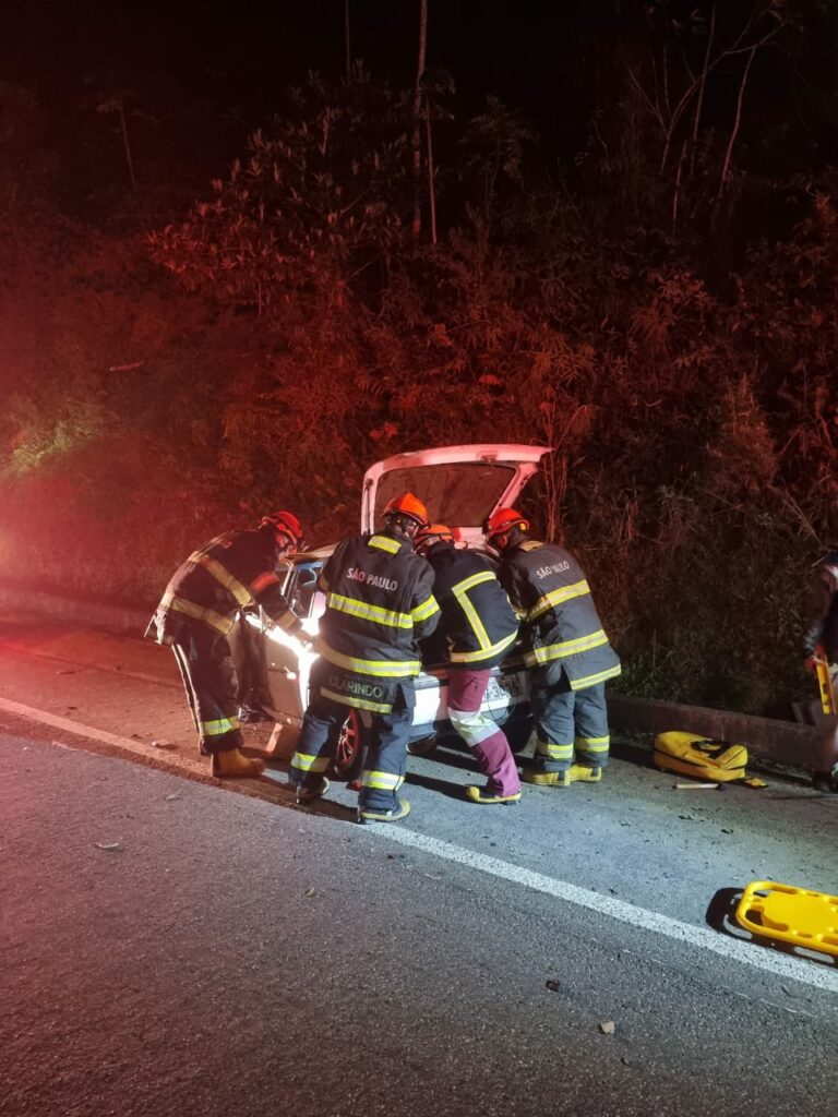 Acidente na Rio-Santos deixa três feridos em Ubatuba