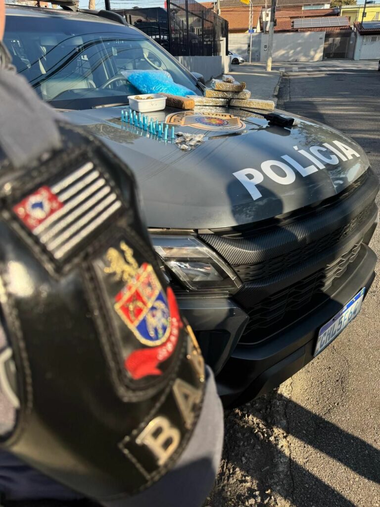 Dupla é presa por tráfico de drogas com mais de 2,5 kg de maconha e cocaína em São José