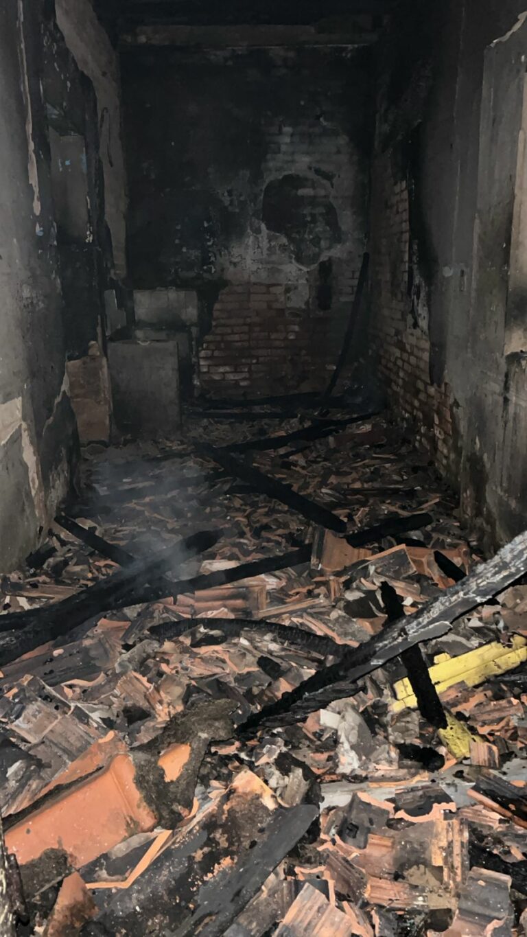 Incêndio destrói residência e deixa uma vítima fatal em Americana