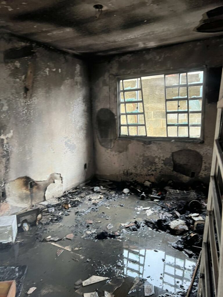 Discussão por miojo termina com casa incendiada e homem preso em São José