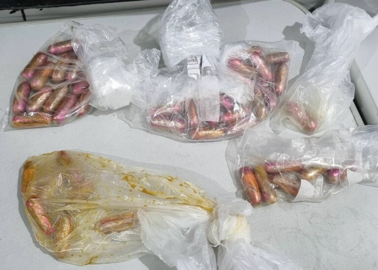 Boliviano é preso após passar mal e ser encontradas drogas dentro do seu corpo em raio-x