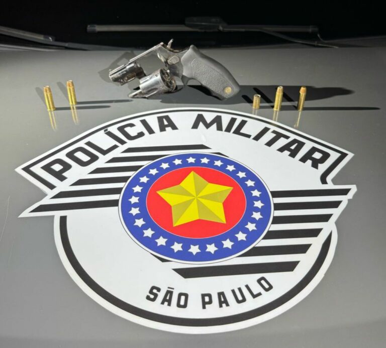 BAEP prende dupla por porte ilegal de arma em Lorena