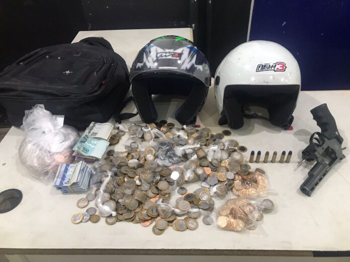 Dupla é presa por roubo em farmácia e uso de moto furtada em Campinas Dupla é presa por roubo em farmácia e uso de moto furtada em Campinas