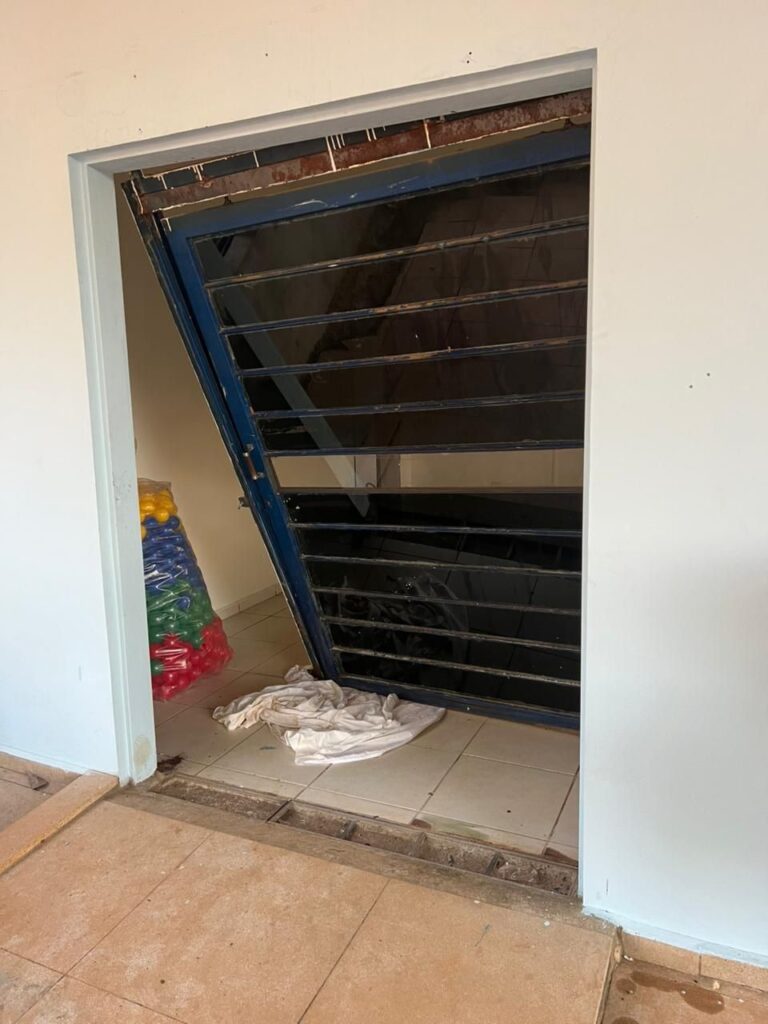 Escola municipal tem portas arrombadas e bolas de esportes furtadas em Valinhos