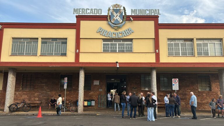 Fogo atingiu 19 boxes e danificou estrutura; local funciona com cerca de 70% da capacidade nesta sexta-feira