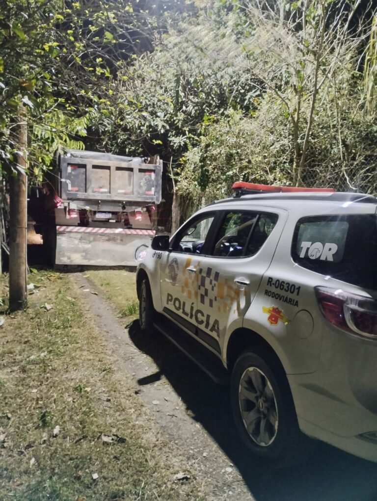 Dupla é presa com 7 mil litros de combustível furtado de dutos subterrâneos em Paraibuna