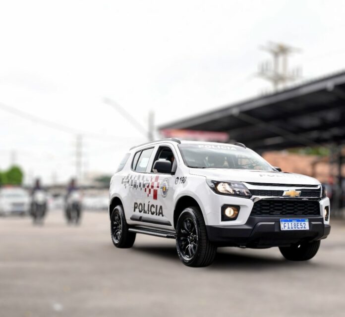 Bebê de 10 meses presa em carro é resgatada pela PM em São José