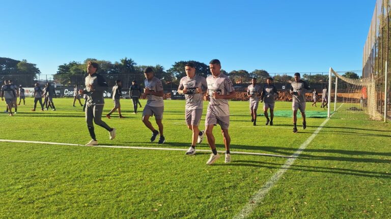 Depois de voos cancelados, elenco da Ponte volta a Campinas e se prepara para o Dérbi 210