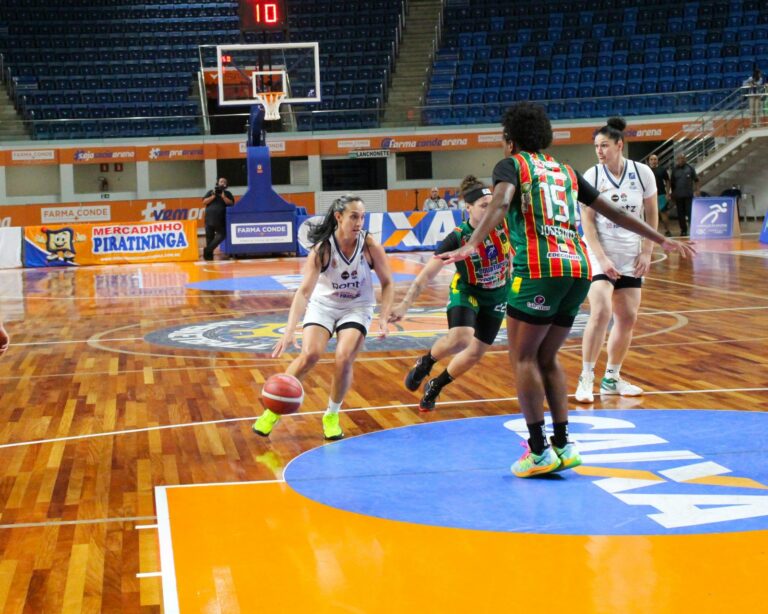 Equipe feminina do São José Basketball joga pelas semifinais da Liga nesta quinta-feira