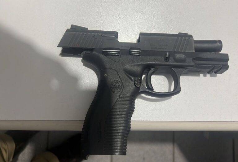 Comerciante é preso por porte ilegal de arma após reagir a tentativa de roubo em Potim
