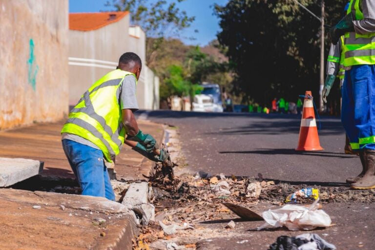 Mutirões de zeladoria já retiraram mais de 50 toneladas de lixo das ruas de Ribeirão Preto
