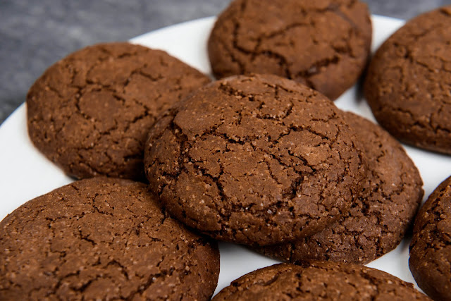 🍪Biscoito craquelado de chocolate com especiarias: o toque que faltava no seu café!