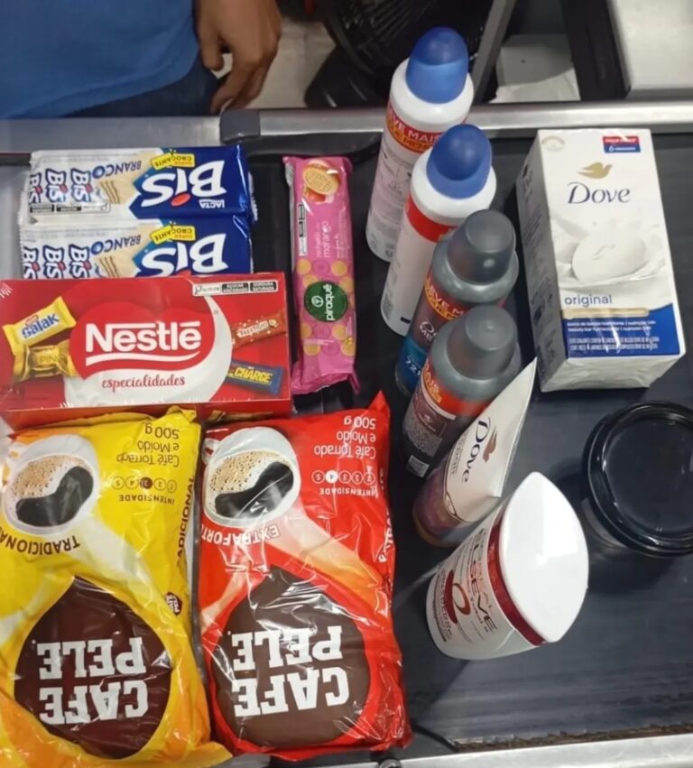 Homem é detido pela PM após tentar sair de supermercado sem pagar
