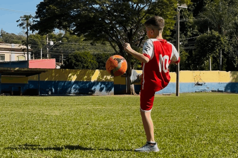 Prefeitura abre 250 vagas gratuitas para escolinha de futebol no campo do Bonfinense