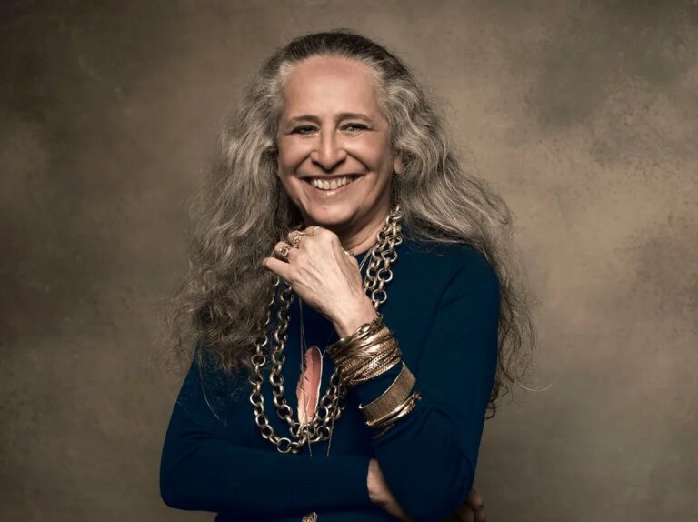 Maria Bethânia anuncia novos shows após esgotar ingressos da turnê de 60 anos