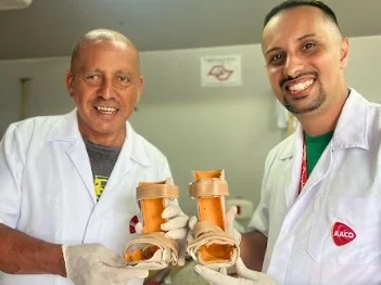 Oficina móvel faz reparo gratuito em cadeiras de rodas na capital