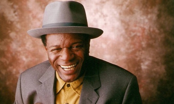 Os 10 maiores sucessos na voz de Almir Guineto