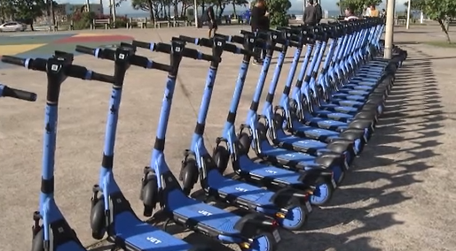 Aluguel de patinetes elétricos já está valendo no Guarujá