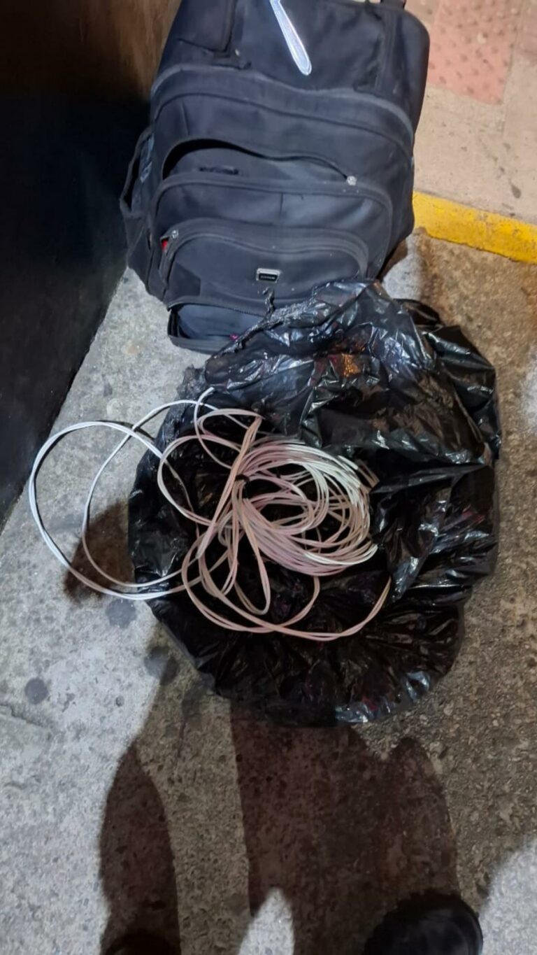 Homem é preso após furtar 2kg de fios em Santos